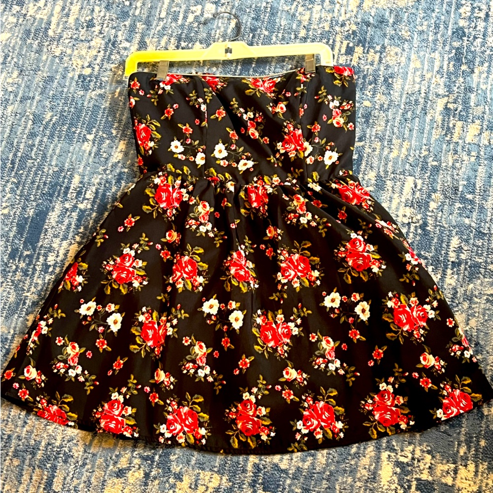 Women’s Dress - Medium